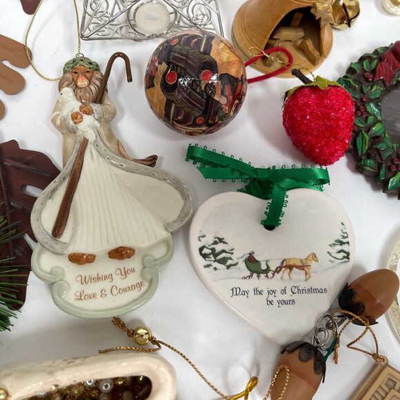 Variety of Christmas Tree Ornaments Lot of 23 - Picture 7 of 9